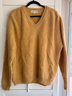 Men's V-Neck Sweater in Warm Camel